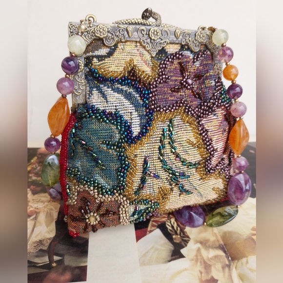 Viola Collection Handbags - Vintage Beaded Multicolor Clutch Viola